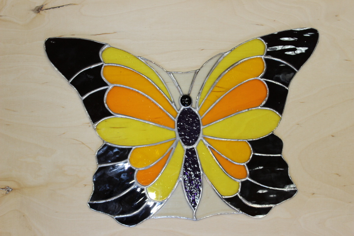 Motyl z witrażu.