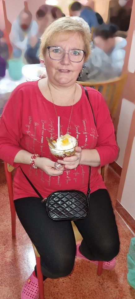 Kobieta z deserem.