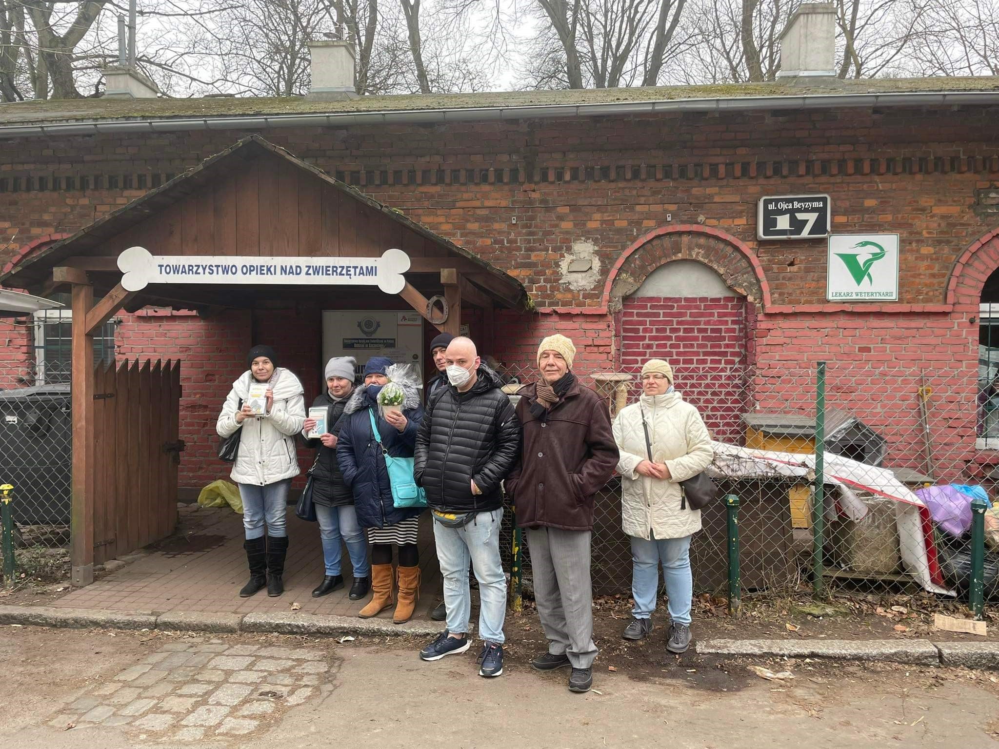 Uczestnicy DK pod budynkiem TOZ w Szczecinie.