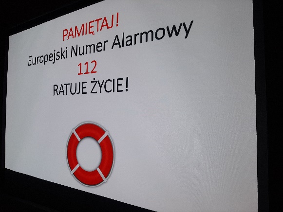 Tekst dotyczący numeru 112 i ilustracja koła ratunkowego na białym tle.